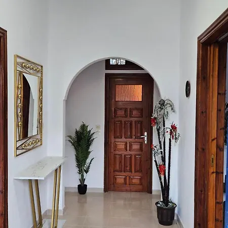 Sea Breeze Retreat Apartamento Lionas